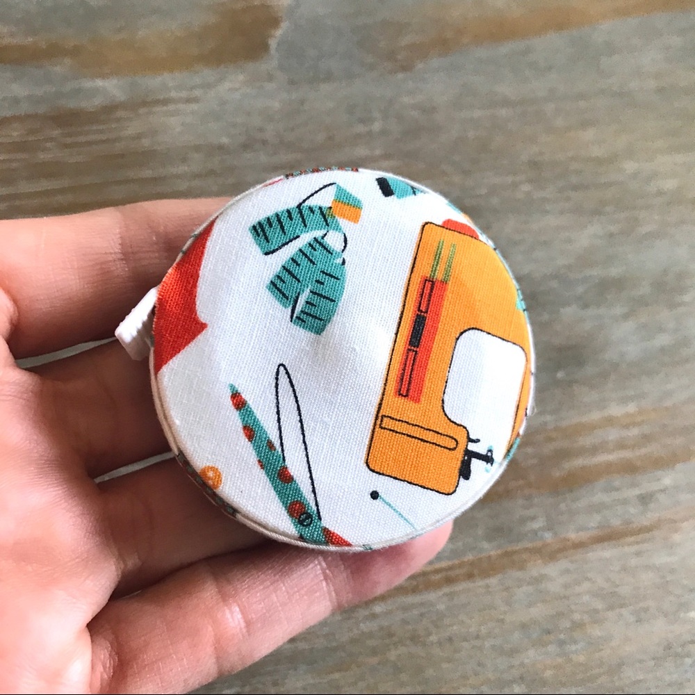 Tape Measure with Sewing Machine Design - Picture 3 of 4